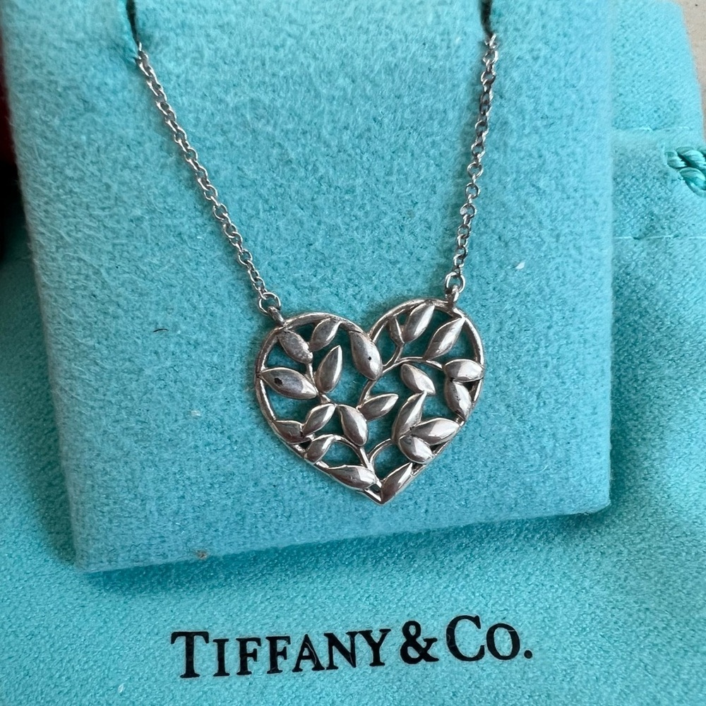 🔴Authentic TIFFANY & CO Paloma Picasso Olive Leaf Heart Pendant Necklace 🔴